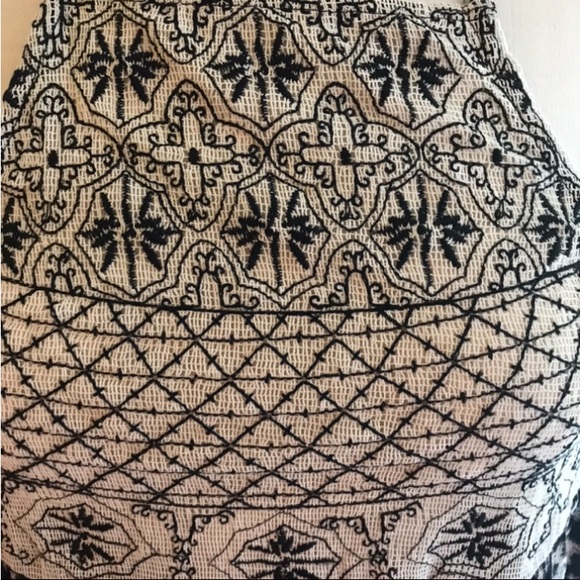 NWT Alter’d state fun black and white tank. It has a fringe around the bottom. - Picture 14 of 14